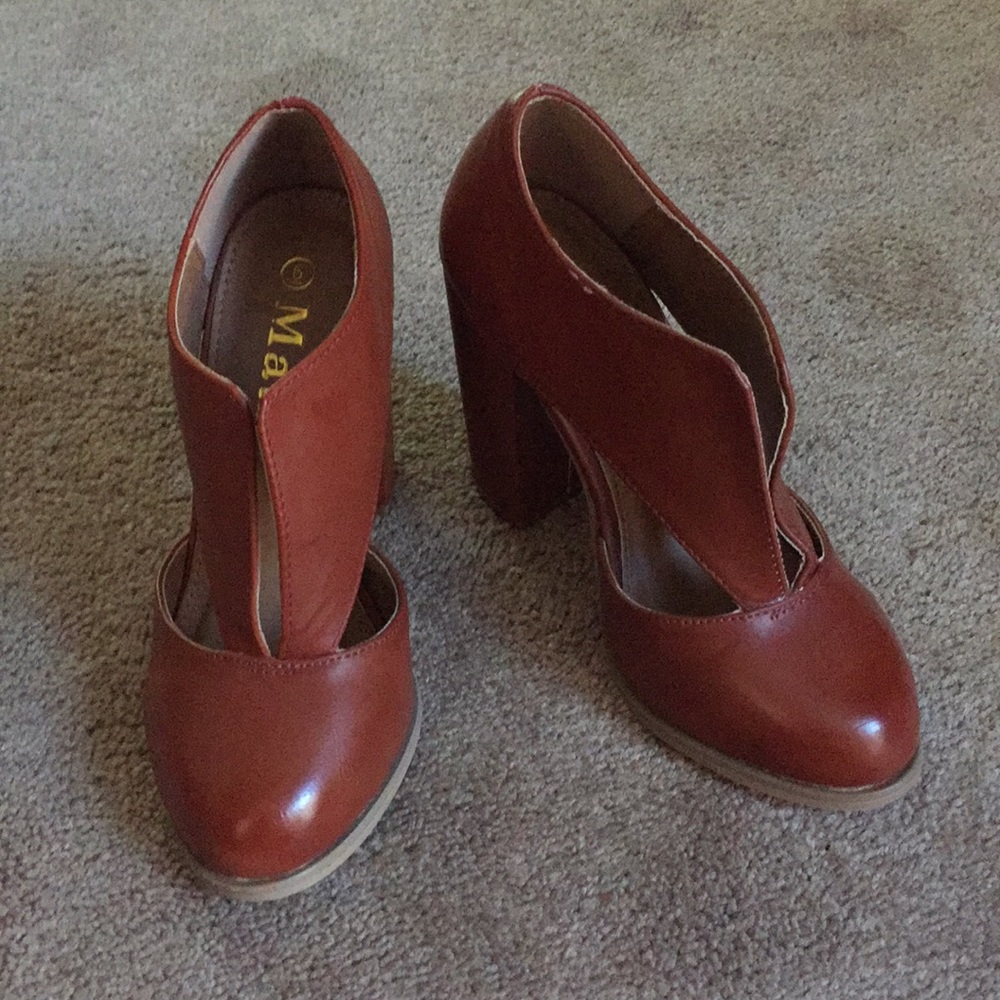 NWOB Mata Cutout Shoes